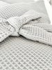 Kókuszpólya – Szürke waffle pamut, 75X75 cm – Uniszex, biztonsági csattal, kókuszbetéttel – Zsebi Baba Shop