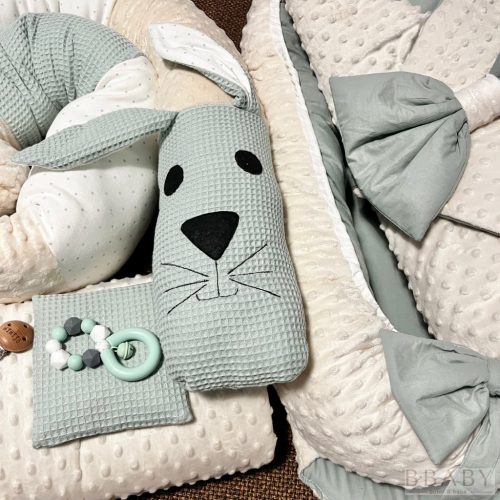 Kókuszpólya Joey – Krém minky és olívazöld pamut, 80×80 cm – Uniszex, masnis, kókuszbetéttel – Zsebi Baba Shop