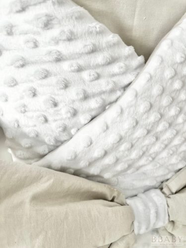 Kókuszpólya – Ross fehér minky és szürke pamut, 80×80 cm – Uniszex, masnival és kókuszbetéttel – Zsebi Baba Shop