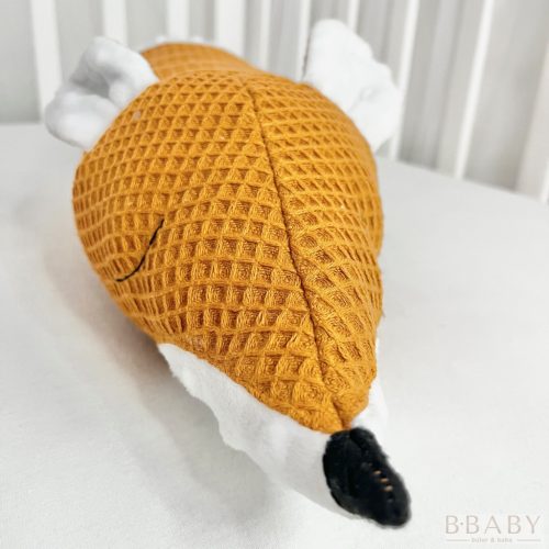 Rozsdi baby róka szundi hengerpárna – terra színű waffle és hófehér minky, 58×18 cm – babatermék 4. kép