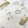 Repülős muszlin nyálkendő – Born to Fly mintás, bézs hátoldallal, 100% pamut duplagéz baba előke – nyálkendő 1. kép