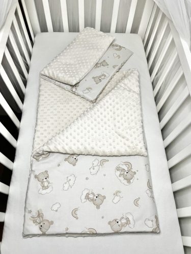 Bbaby 2 részes egybevarrt babaágynemű – Álomfelhő Mackó Szivárványom, bézs minky és mackós pamutvászon – Zsebi Baba Shop