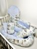 Bbaby 3 részes egybevarrt babaágynemű – Sün Balázs és erdei barátai, világoskék minkyvel, egyenes fejvédővel – Zsebi Baba Shop