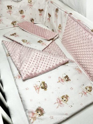 Bbaby 3 részes egybevarrt babaágynemű – Púdertánc minky, balerinás pamutvászon és egyenes fejvédő – Zsebi Baba Shop