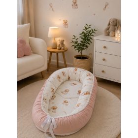 Bbaby babafészek – Csörgős maci és púder pamutvászon – Zsebi Baba Shop