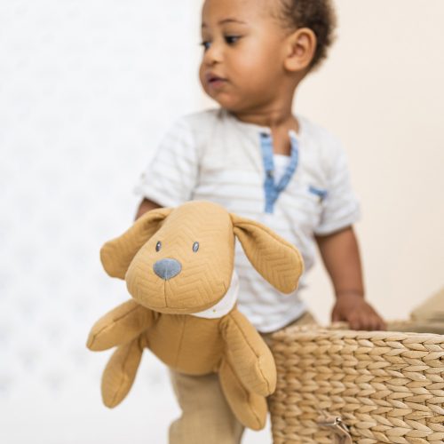 Nattou játék jacquard 30cm Charlie, a kutya karamell – Zsebi Baba Shop