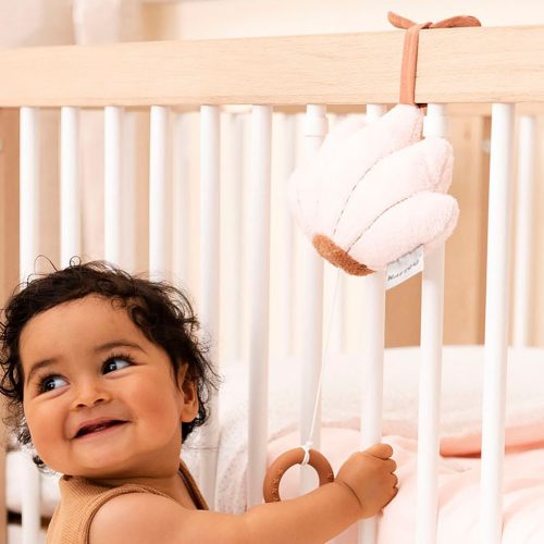 Nattou felhúzós zenélõ játék plüss kicsi Susie and Bonnie - virág rózsaszín – Zsebi Baba Shop