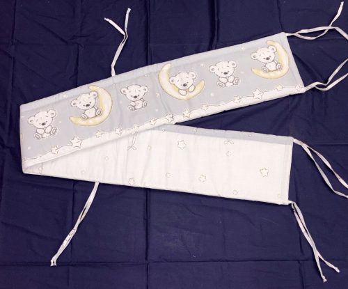 DOMBABY 3 részes ágynemű garnitúra fejvédővel  MACIS SZÜRKE – Zsebi Baba Shop