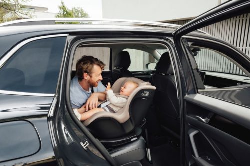 BRITAX RÖMER Dualfix Pro M Lux Onyx Black – 40–150 cm-es autósülés 4. kép