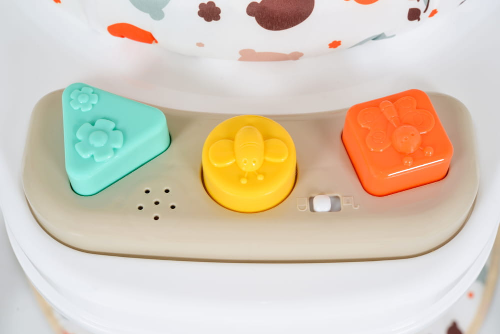 Moni - Magic fun baba ugráló pasztel játékkal bézs