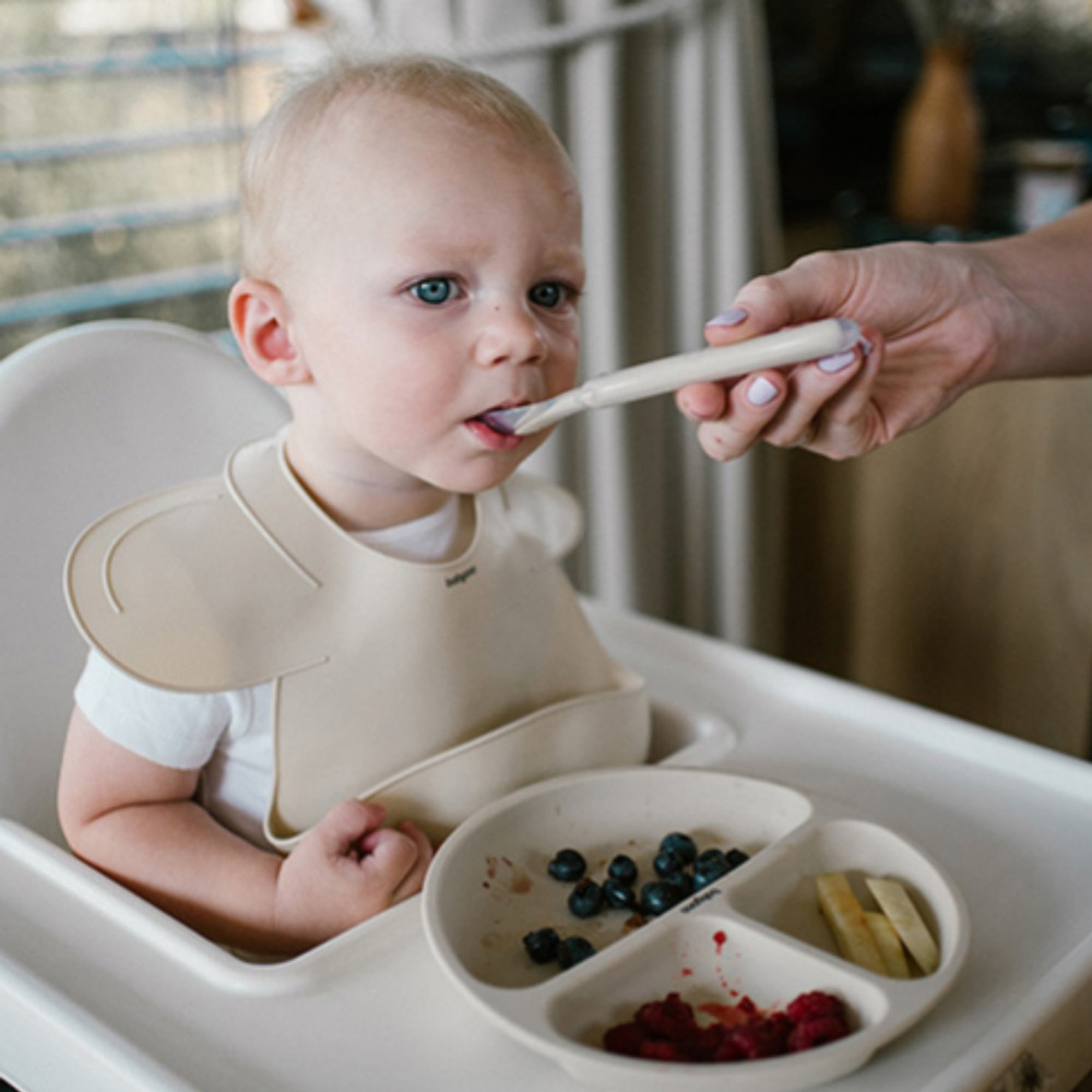 BabyOno 1482/04 -  Szilikon Tapadókorongos Lapos Tányér/Bézs – babatermék