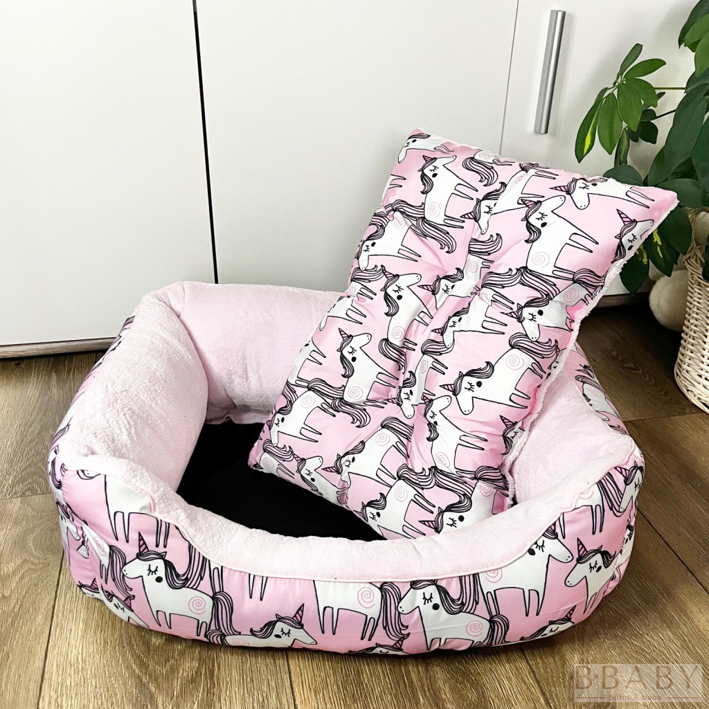 Pink Unikornis S kutyafekhely – Kicsi kuckó 2–5 kg-ig | Minky belső, unikornisos vízlepergető huzattal – babakocsi