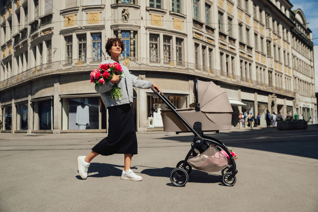 BRITAX RÖMER Rio Style Teak – babakocsi