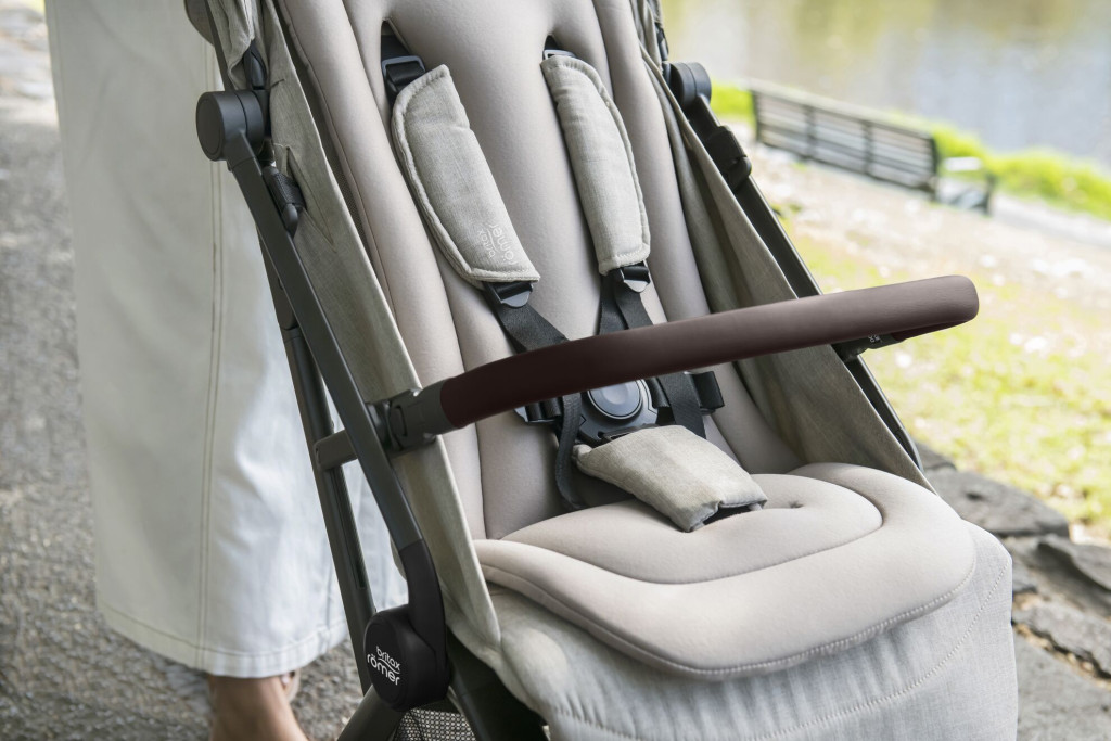 BRITAX RÖMER Set Stroller FLYLITE + free travel bag Carbon Black – babakocsi