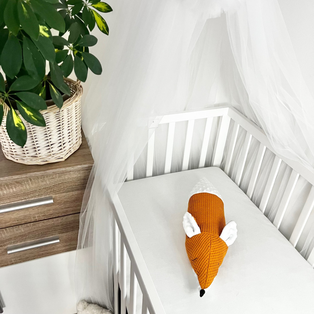 Rozsdi baby róka szundi hengerpárna – terra színű waffle és hófehér minky, 58×18 cm – babatermék