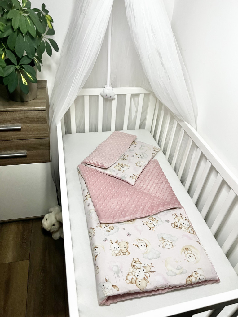Bbaby 2 részes egybevarrt babaágynemű – Állatbarát Álom, rózsaszín és púder minky, állatmintás pamutvászon